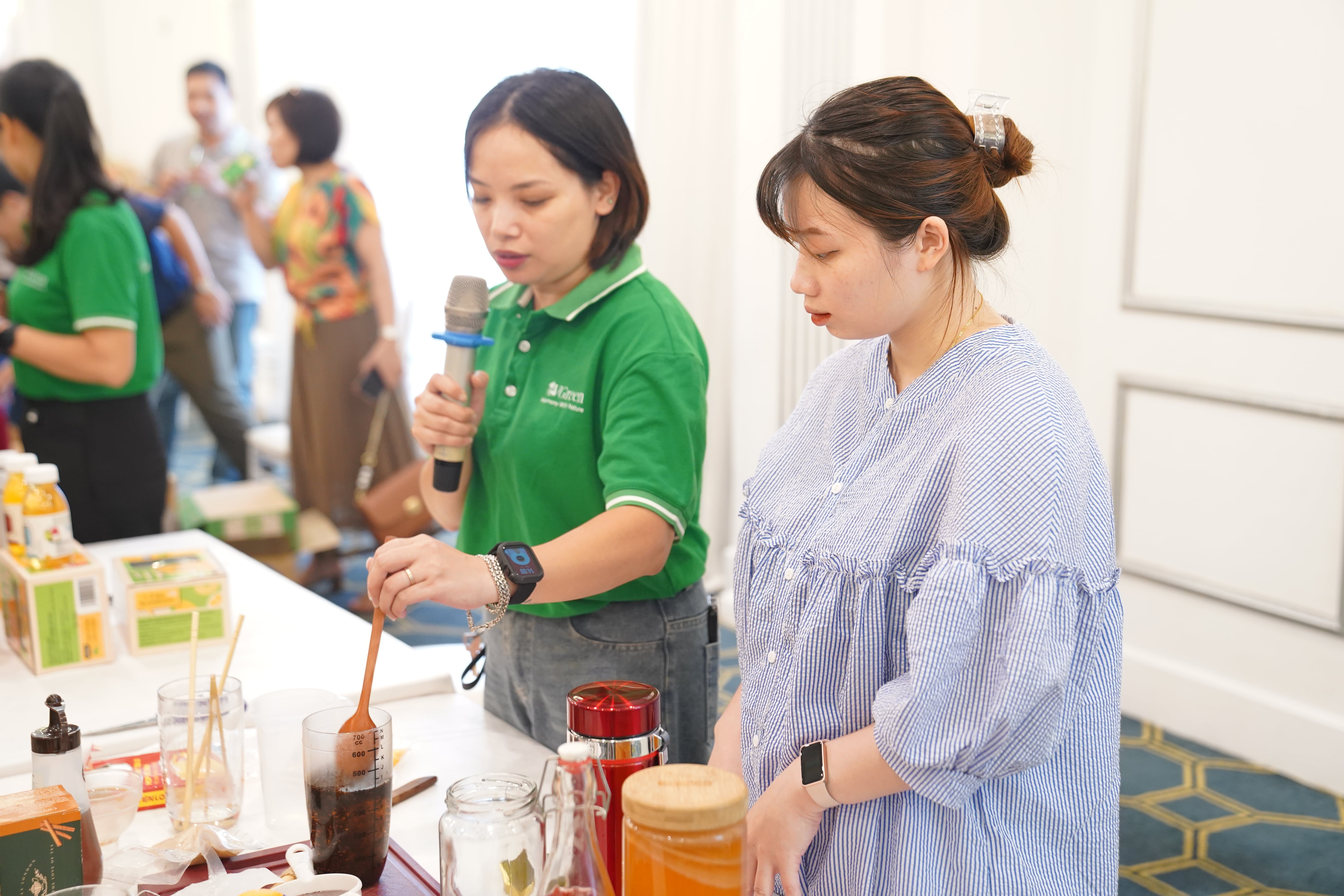 Workshop làm trà Kombucha tại gian hàng Vgreen